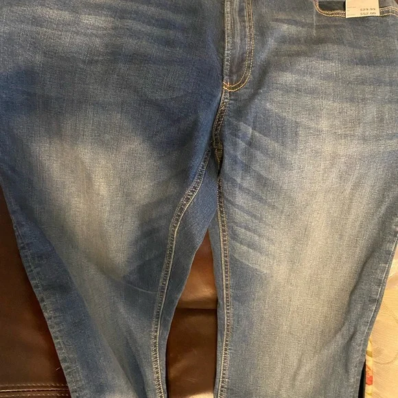 American Rag Mens Jeans 38W x 32L Straight Fit - Picture 3 of 4